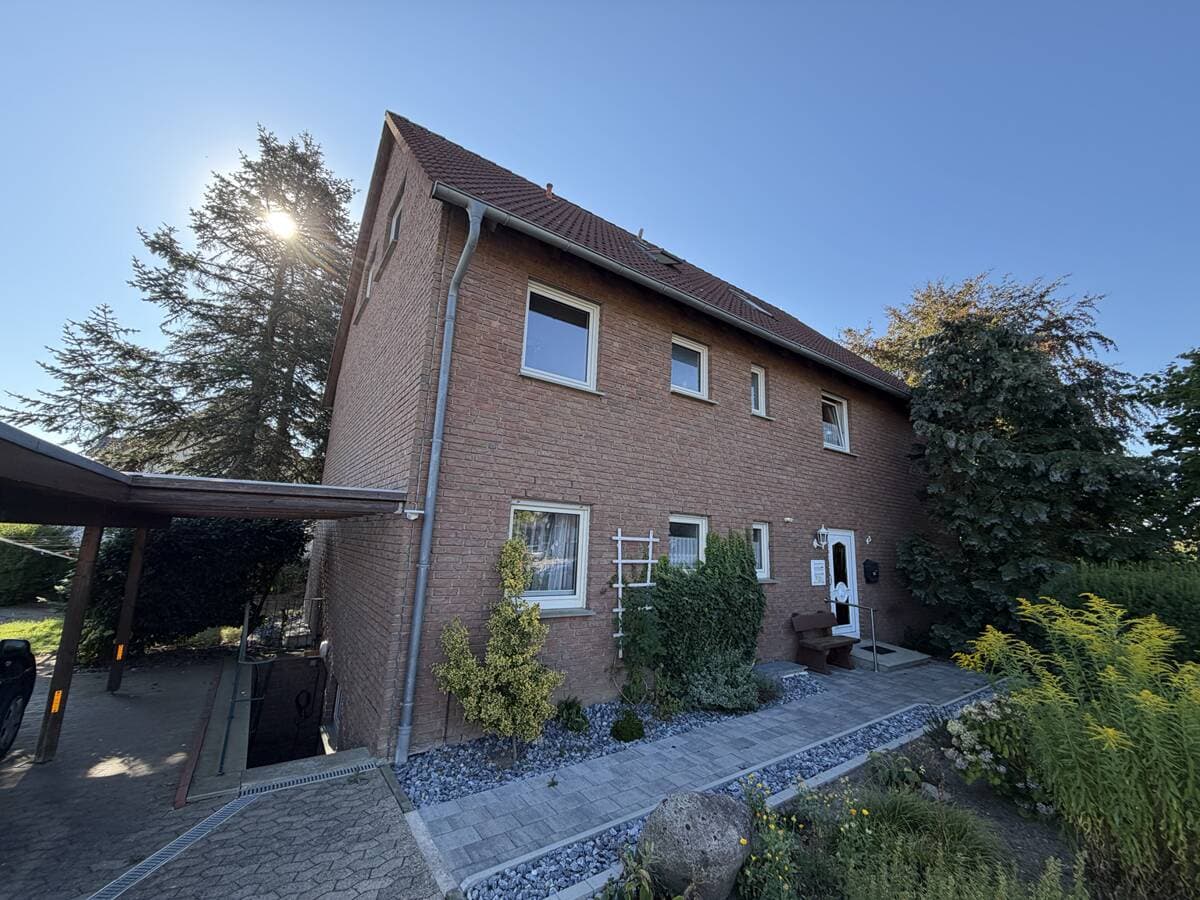 Bückeburg-Cammer, 3-Fam-Haus für Eigennutzer und Kapitalanleger mit Weitsicht, EG sofort bezugsfrei