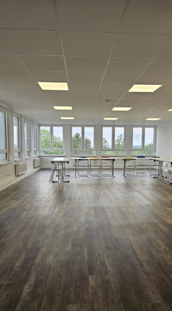 Helle und frisch sanierte Büroetage zu vermieten