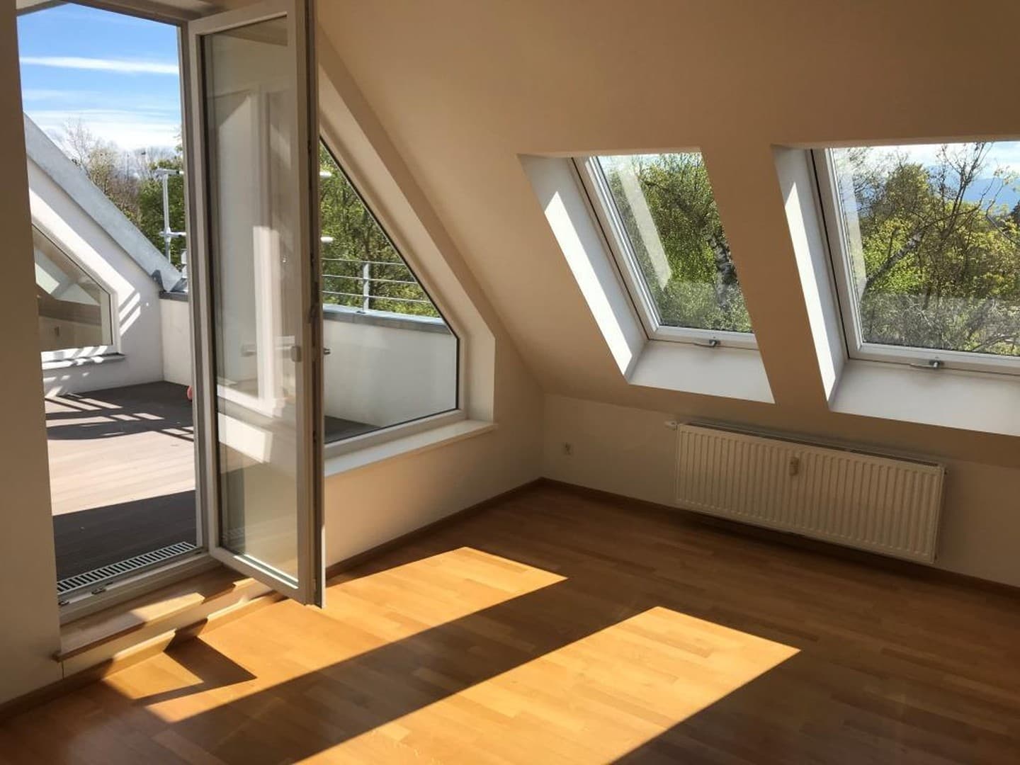3,5-Zi-DG Neubau, Wohnen und Arbeiten mit Bergblick, große SW-Loggia, nur 30 min nach München