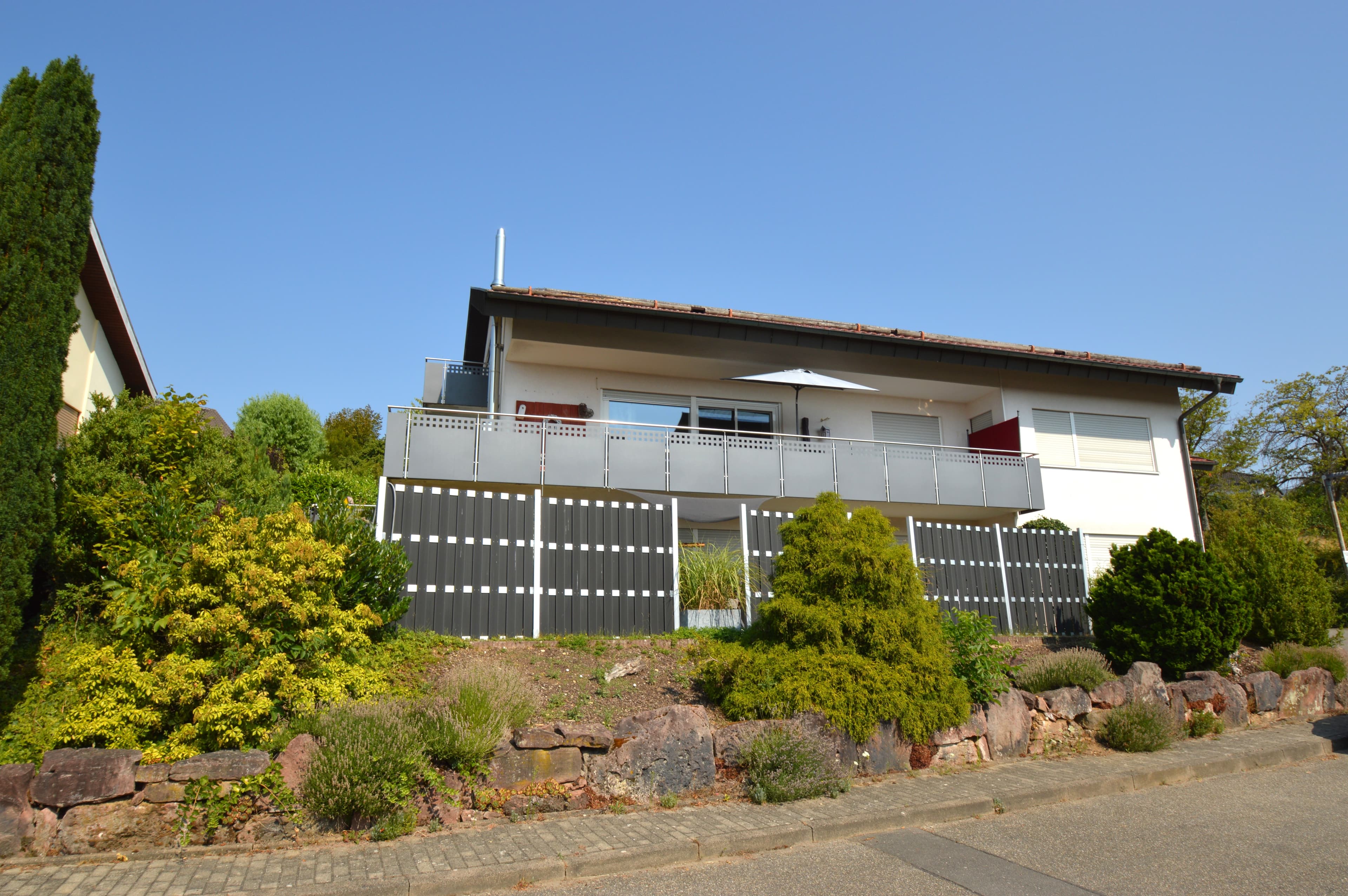 MEHRFAMILIENHAUS (mit 2-3 Wohneinheiten)