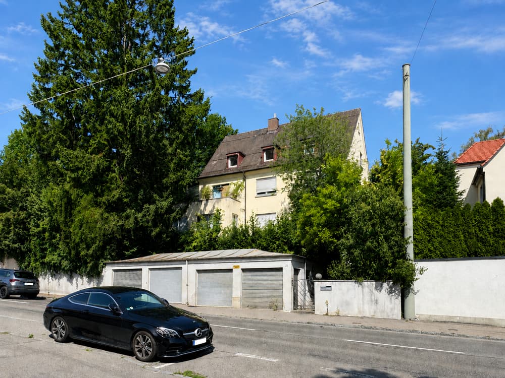 ab sofort verfügbar - Sanierungsbedürftige 3,5-Zimmer-Wohnung mit Ausbaupotenzial im Dachgeschoss