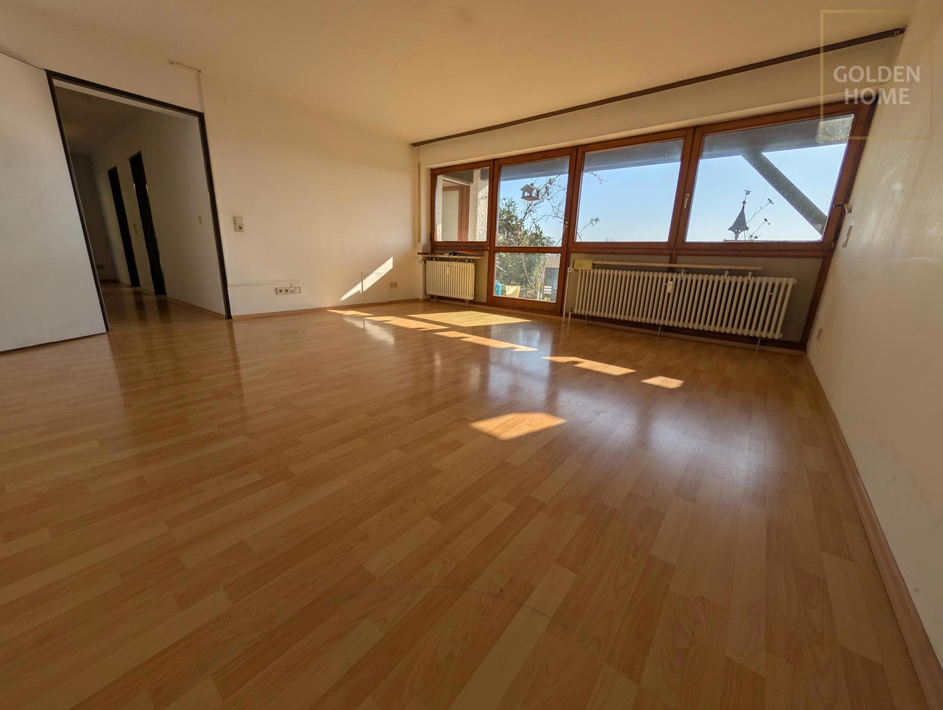 Alpenpanorama und Schlossblick – lichtdurchflutete Wohnung mit großer Terrasse