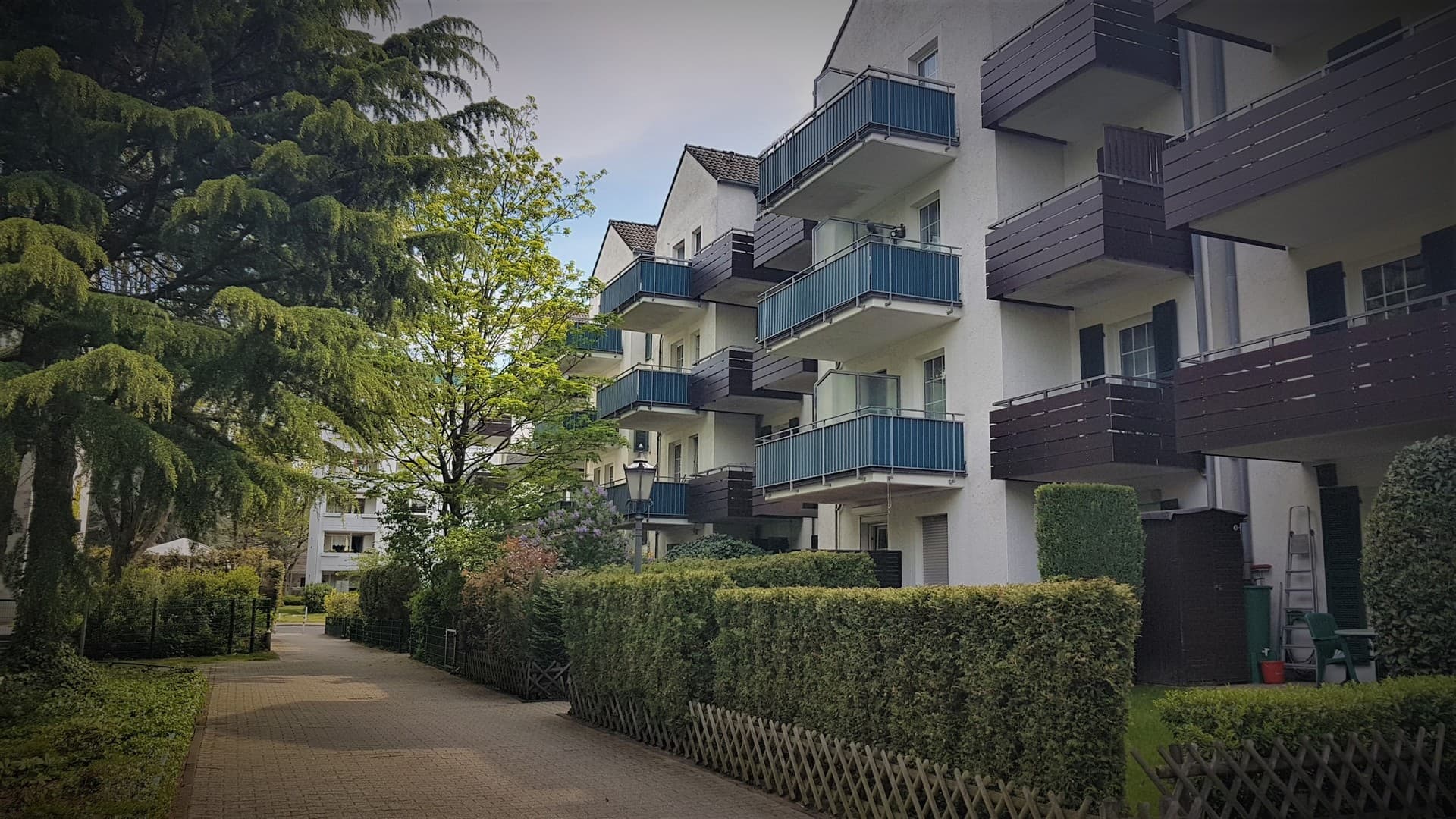 3-Zi.-Whg. in Düsseldorf-Hassels mit drei Balkonen und TG-Stellplatz