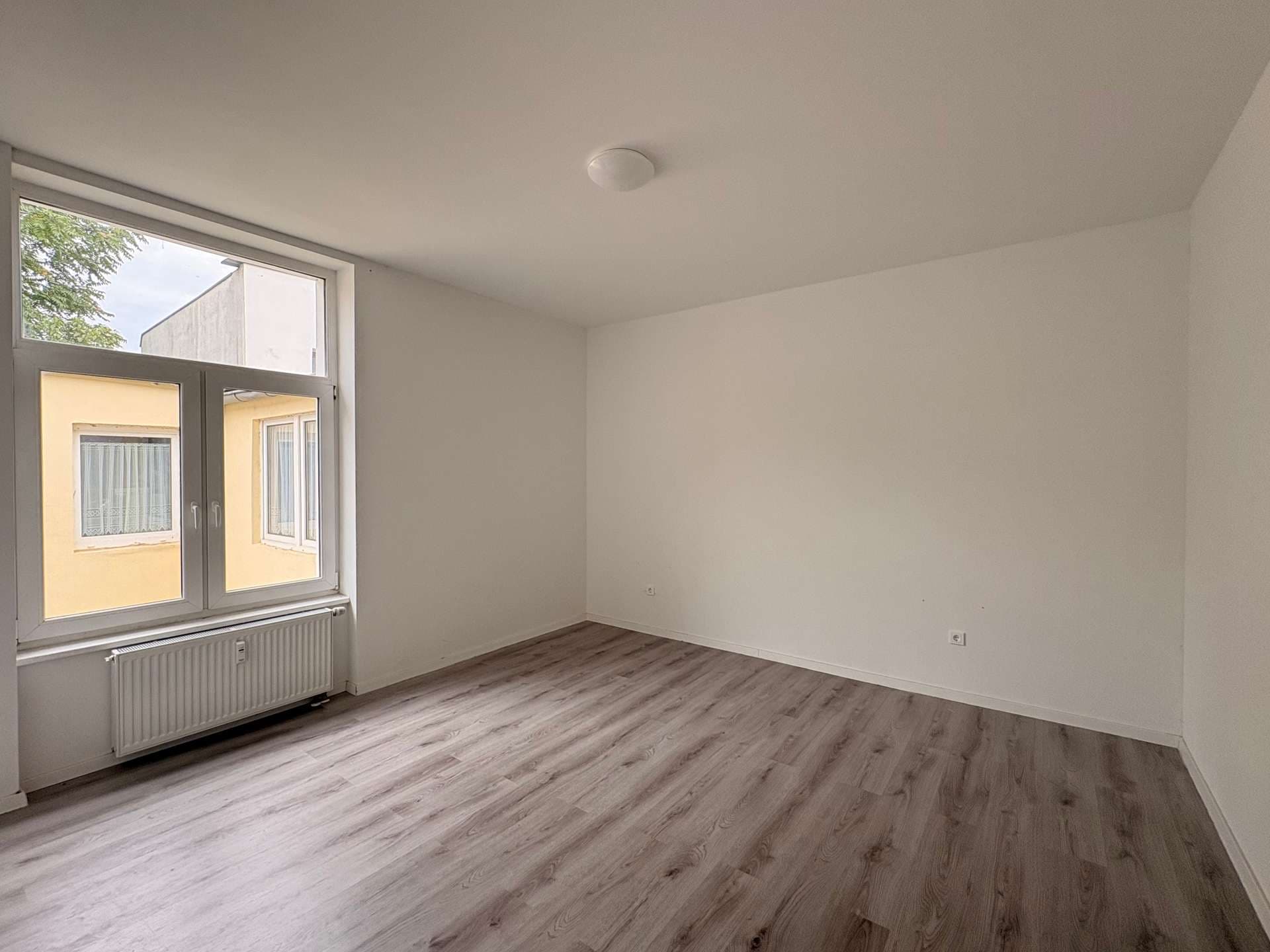 Ruhig aber zentral- sanierte 2 Raumwohnung im Hinterhaus!