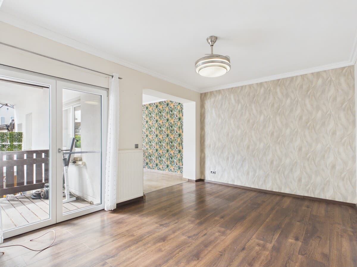 Modernisierte 4-Zimmer-Wohnung mit Privatgarten, Terrasse & 3 Stellplätzen