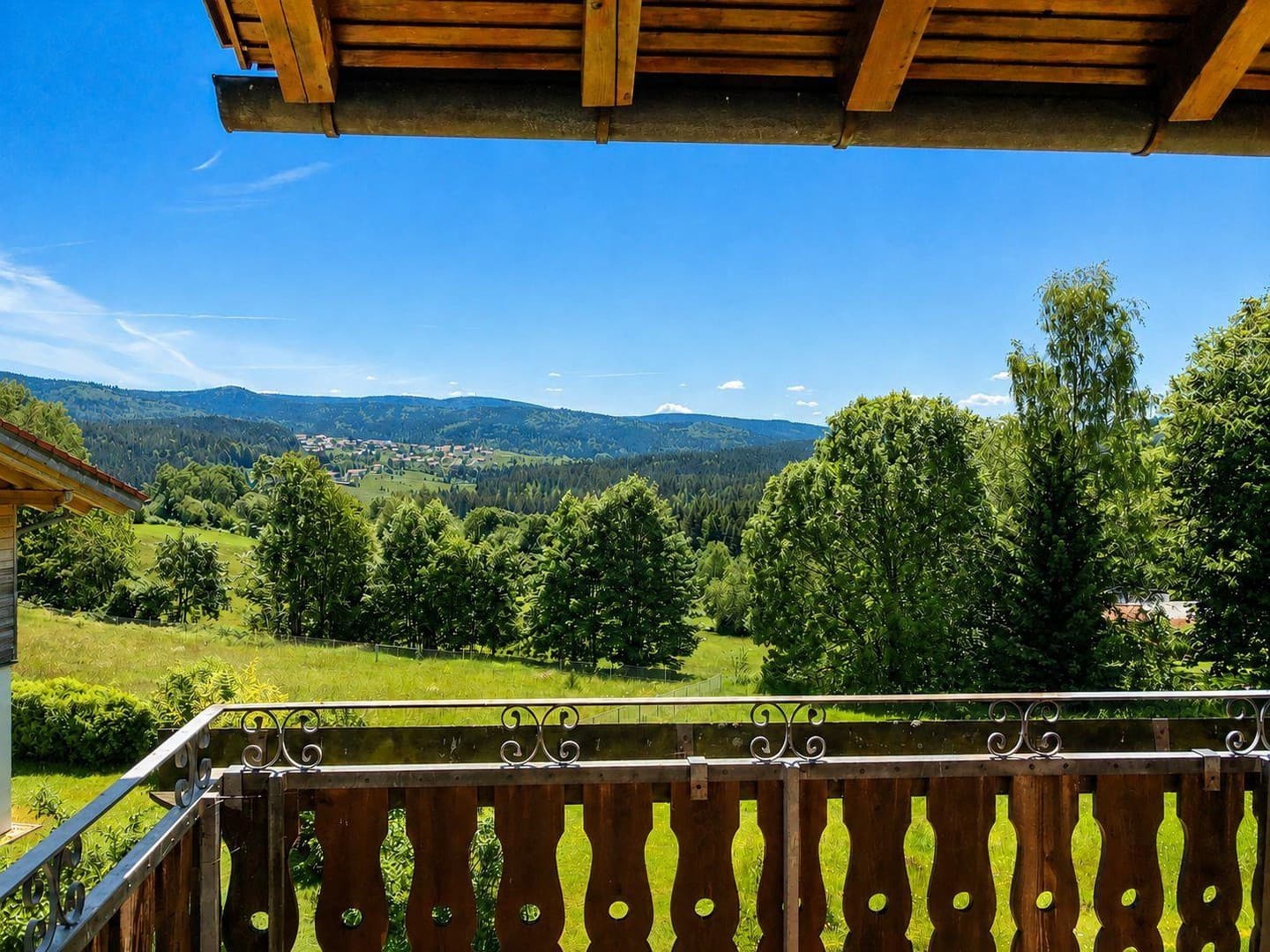 Helle 3-Zimmer-Wohnung mit Balkon und Bergblick