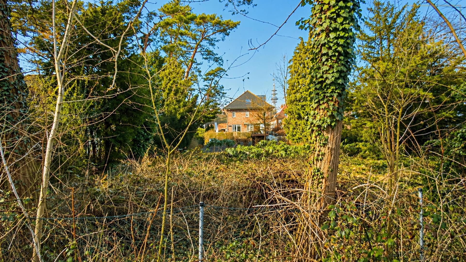 Großzügiges Baugrundstück mit Bauvorbescheid für bis zu 4 Wohneinheiten