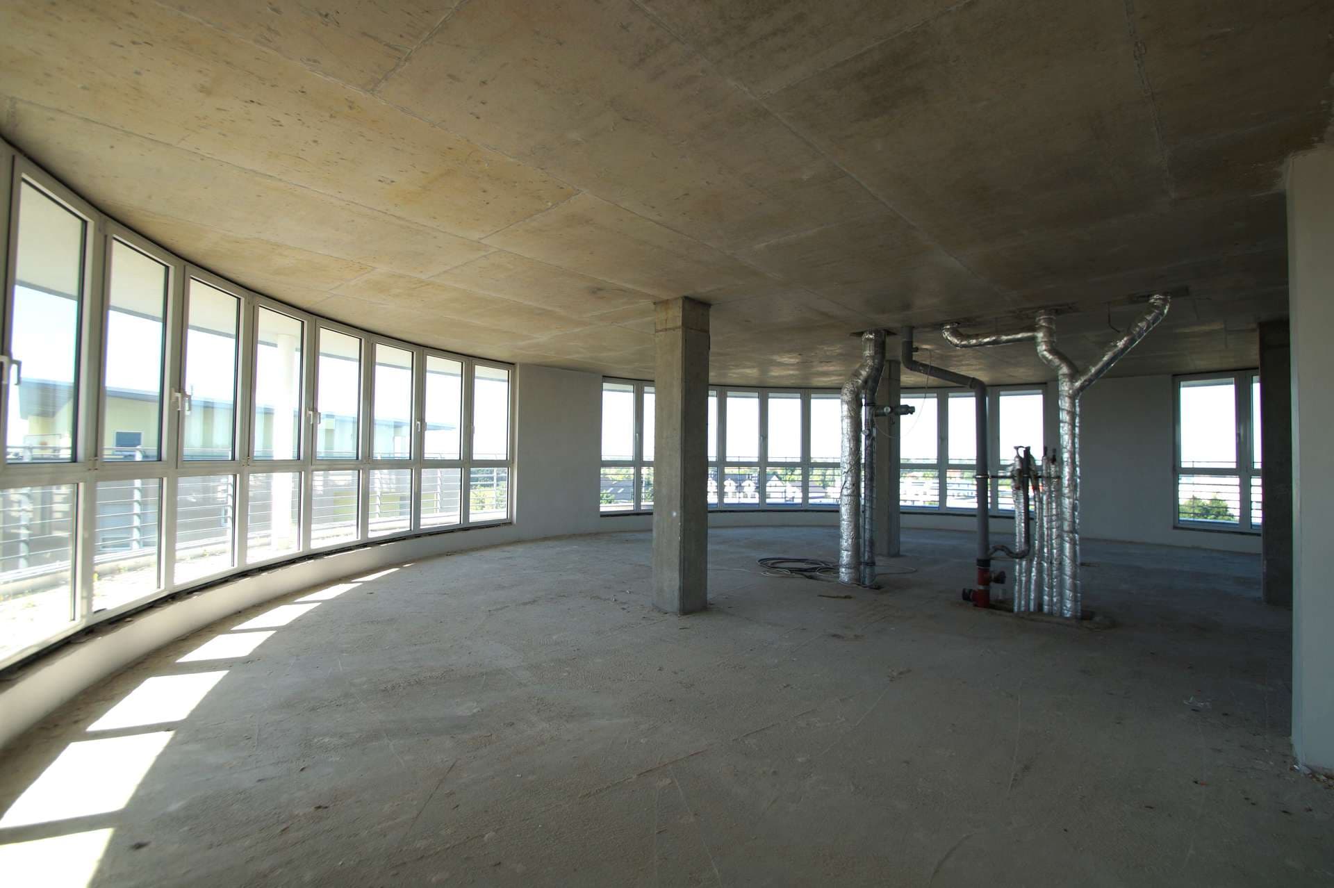 Individuell gestaltbare Bürofläche am Flughafen: Mit Balkon und viel Tageslicht