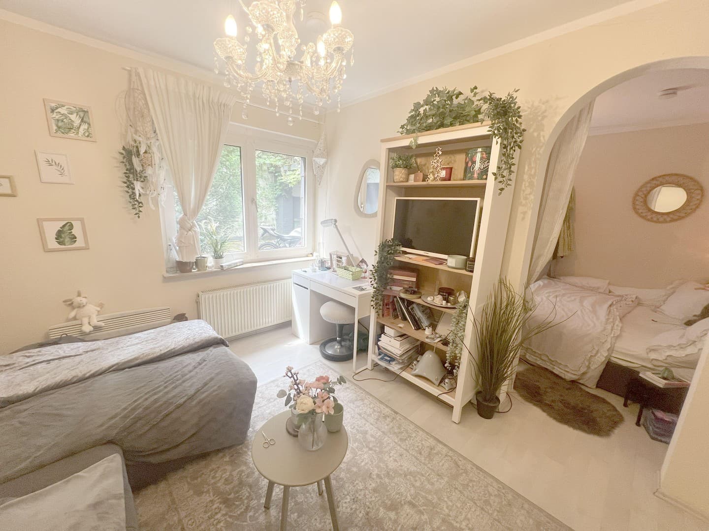 Sehr schöne  2 Zi- Wohnung mit hochwertigem Bad und hochwertiger EBK in Mainz - Weisenau