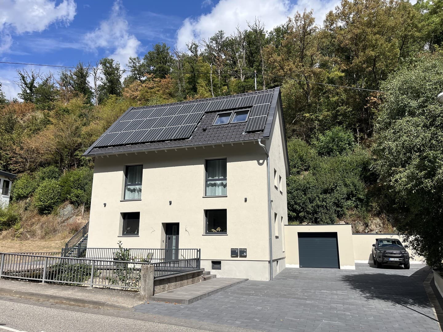 Provisionsfrei, kernsaniertes Zweifamilienhaus