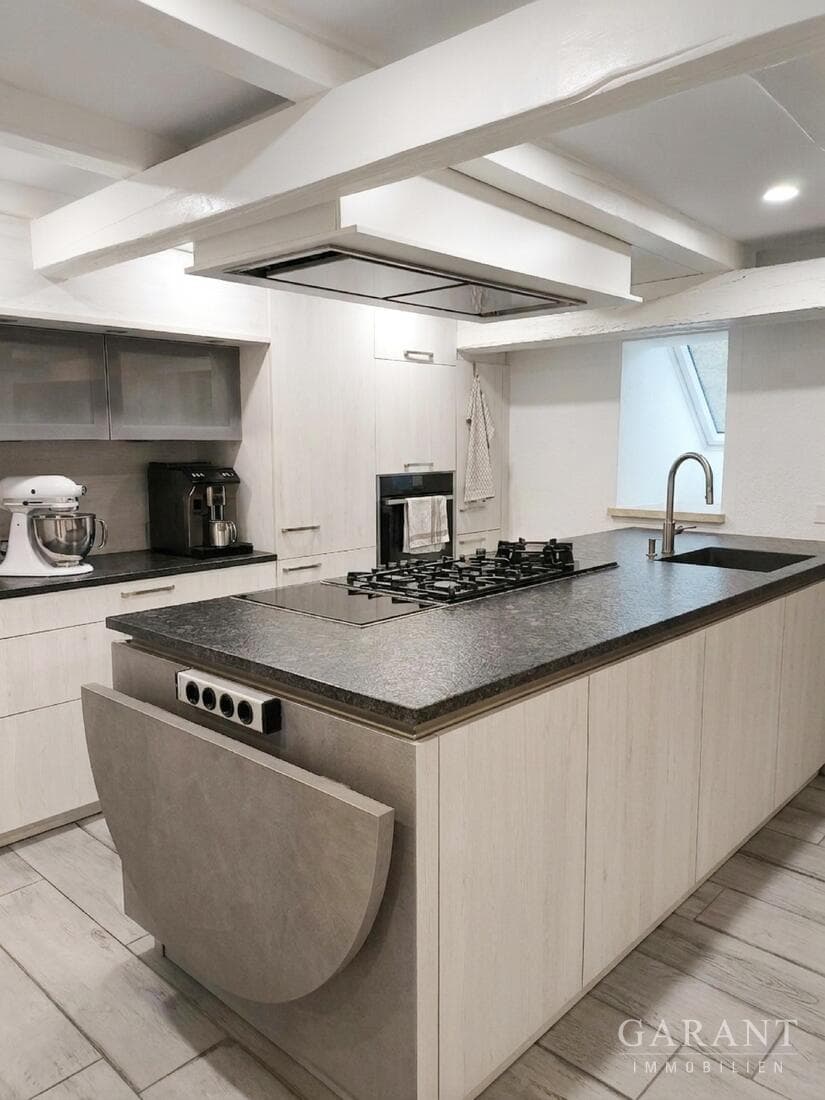 Fachwerk-Idylle trifft Moderne: Ihr neues Maisonette-Juwel im Grünen!