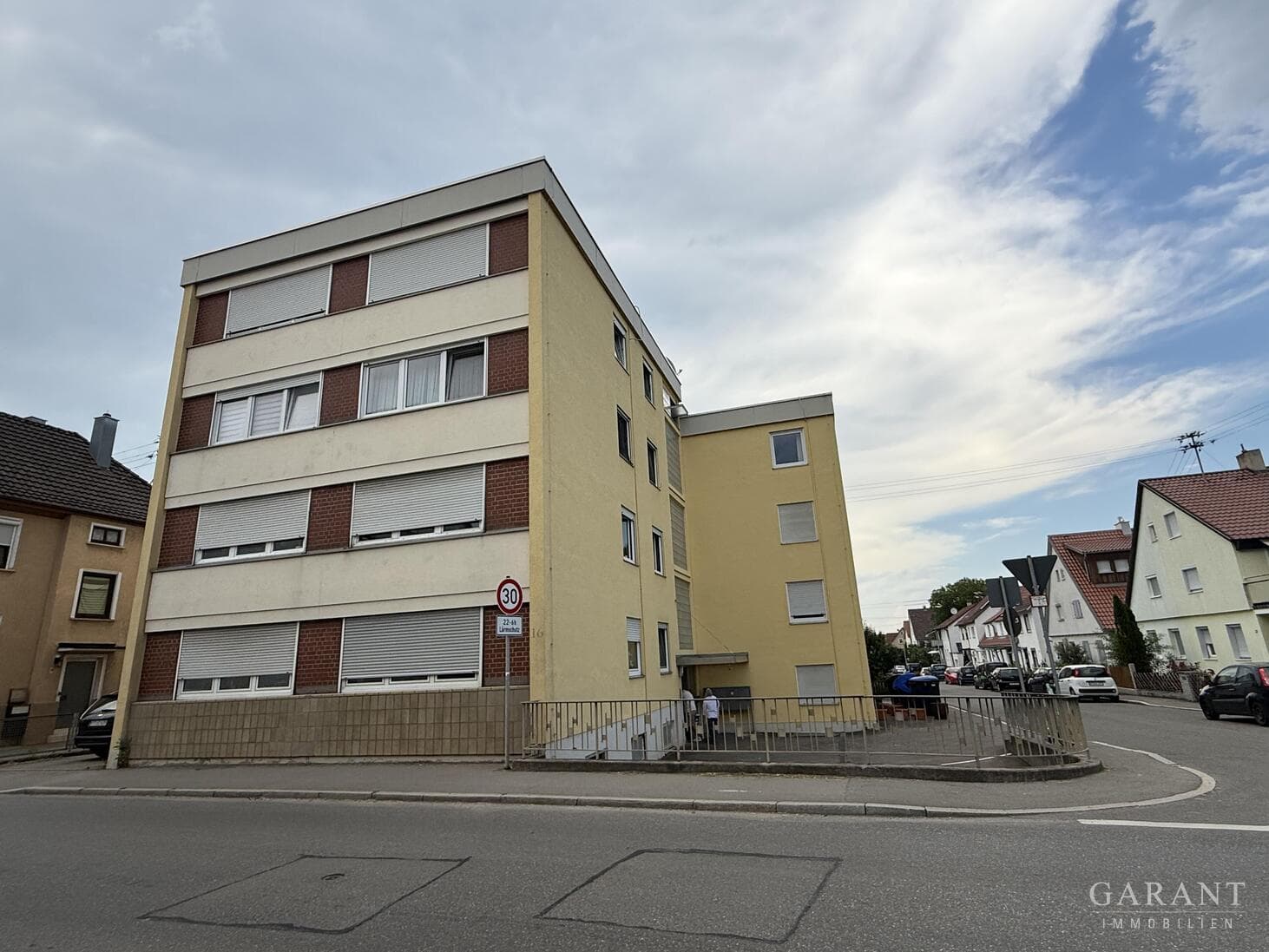 Attraktive 3 Zimmer-Wohnung mit moderner Ausstattung und Außenstellplatz in Pfullingen