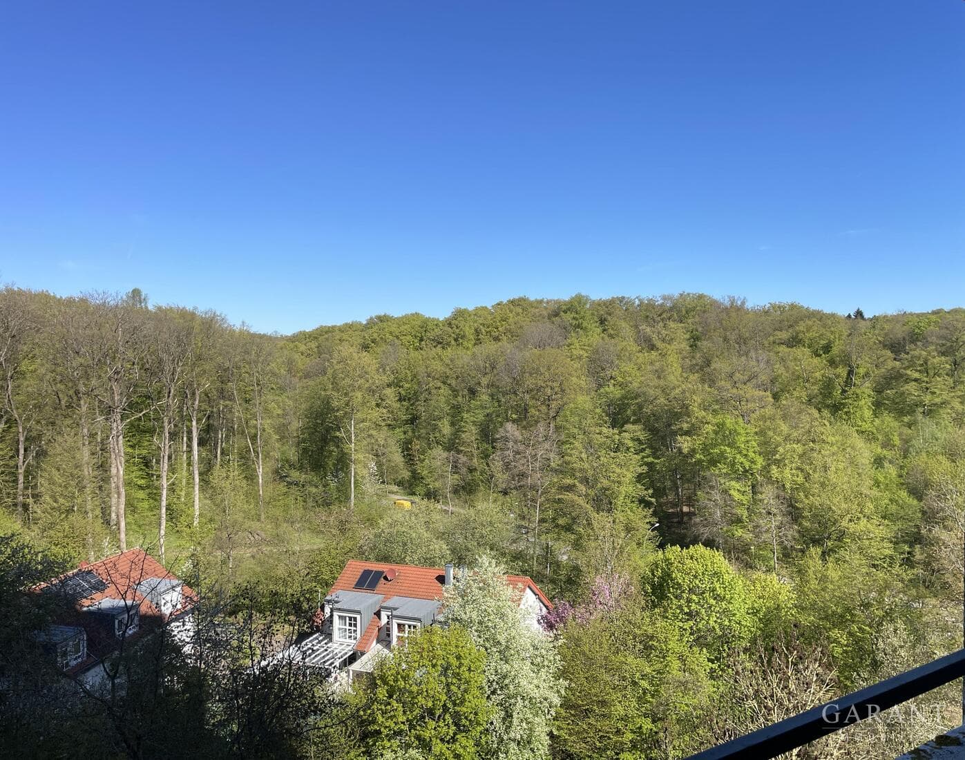 * Herrliche Aussicht & Lage * 3 Zimmer-Wohnung * inkl. TG * Aufzug * Sofort frei ! *