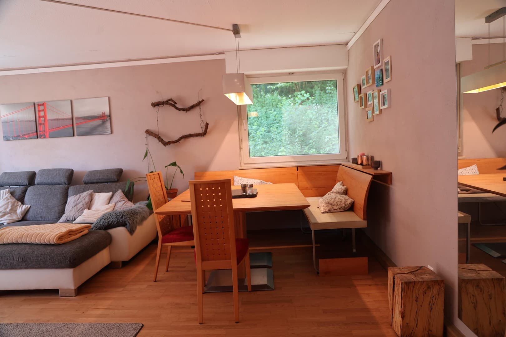 Hochwertig modernisierte 3,5-Zimmer-Eigentumswohnung mit Eichenparkett, Balkon und Garage