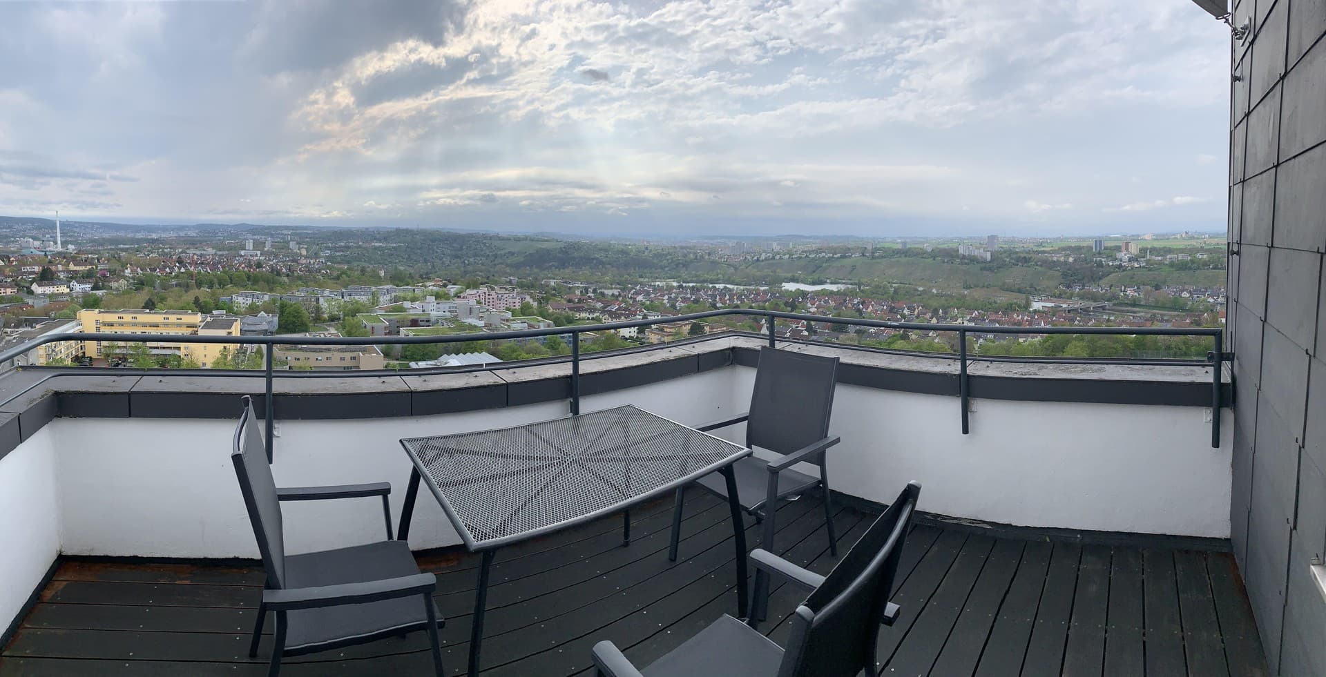 Panoramablick über Stuttgart, 132 m², oberster Stock, bezugsfrei oder als Kapitalanlage