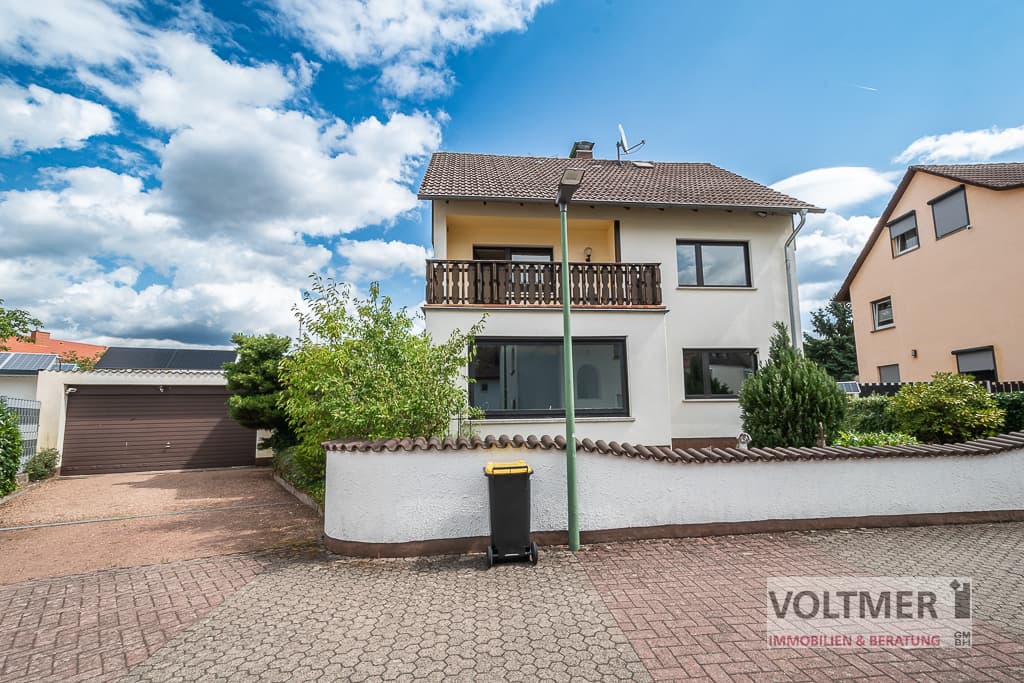 BALKONIEN - Einfamilienhaus mit Garage und Balkon in Sackgassenlage von Kirkel!