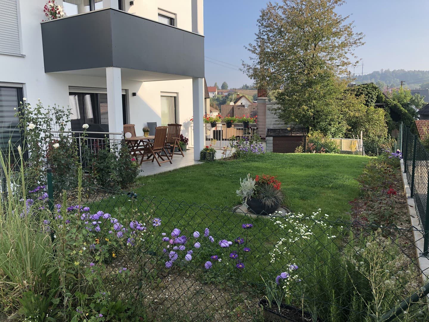 Helle, ruhige und exklusive 4 Zimmer Maisonette, sehr großem Garten, Luxusausstattung