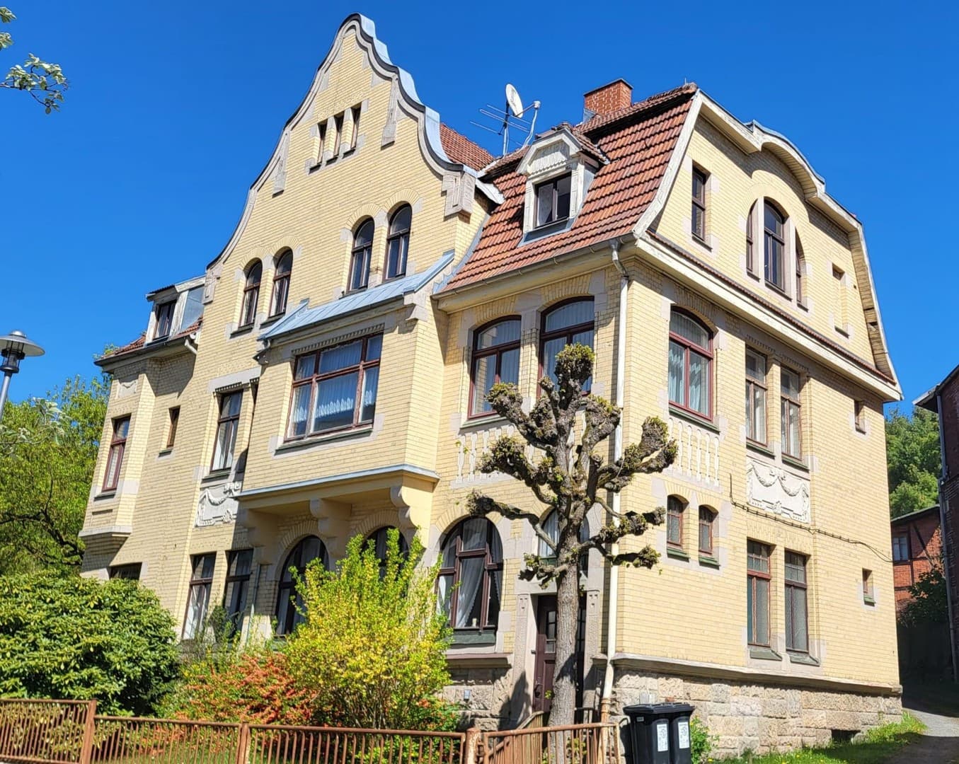 Historische Jugendstilvilla mit großem Grundstück in zentraler, ruhiger Altstadtlage