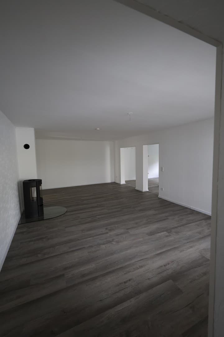 Kernsanierte 4-Zimmer-Wohnung mit eigenem Eingang, Kaminofen und großer Terrasse