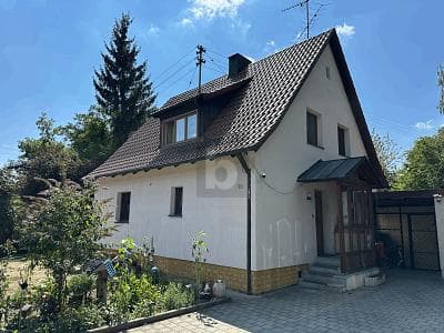 VERMIETETES FAMILIENHAUS MIT GARTEN & PERSPEKTIVE