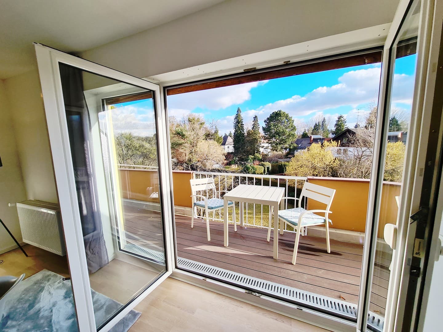 Möbliertes modernes Penthouse mit guter Verkehrsanbindung U6