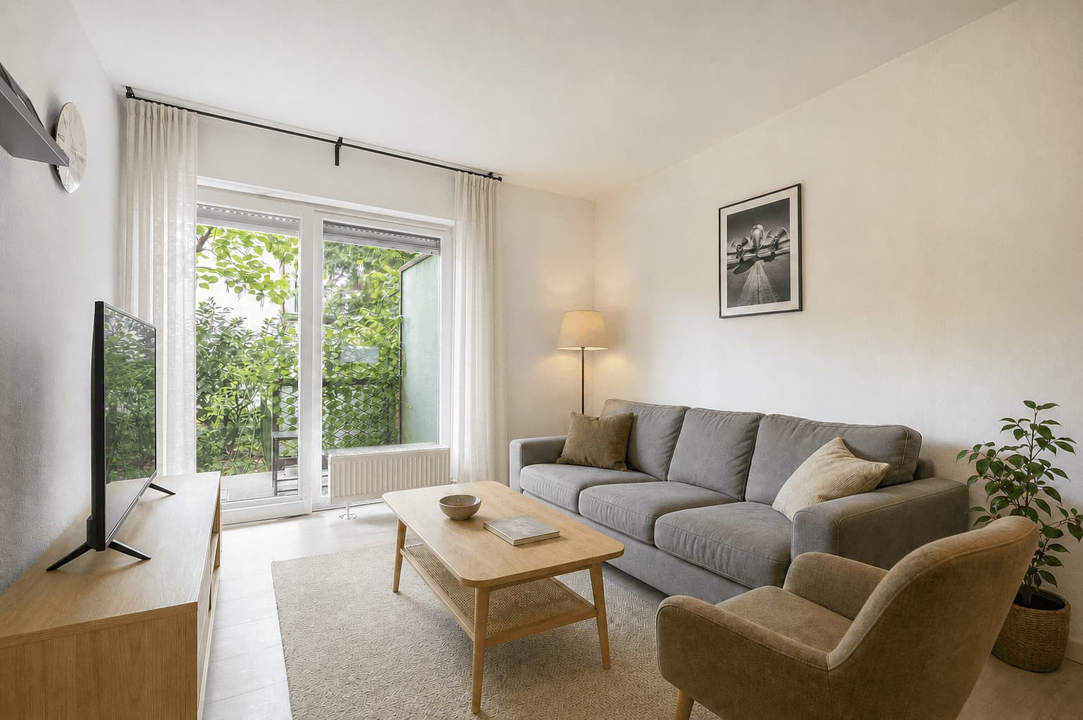 Kapitalanlage in Frankfurt-Niederrad: Vermietete 2-Zimmer-Wohnung mit Terrasse und Stellplatz