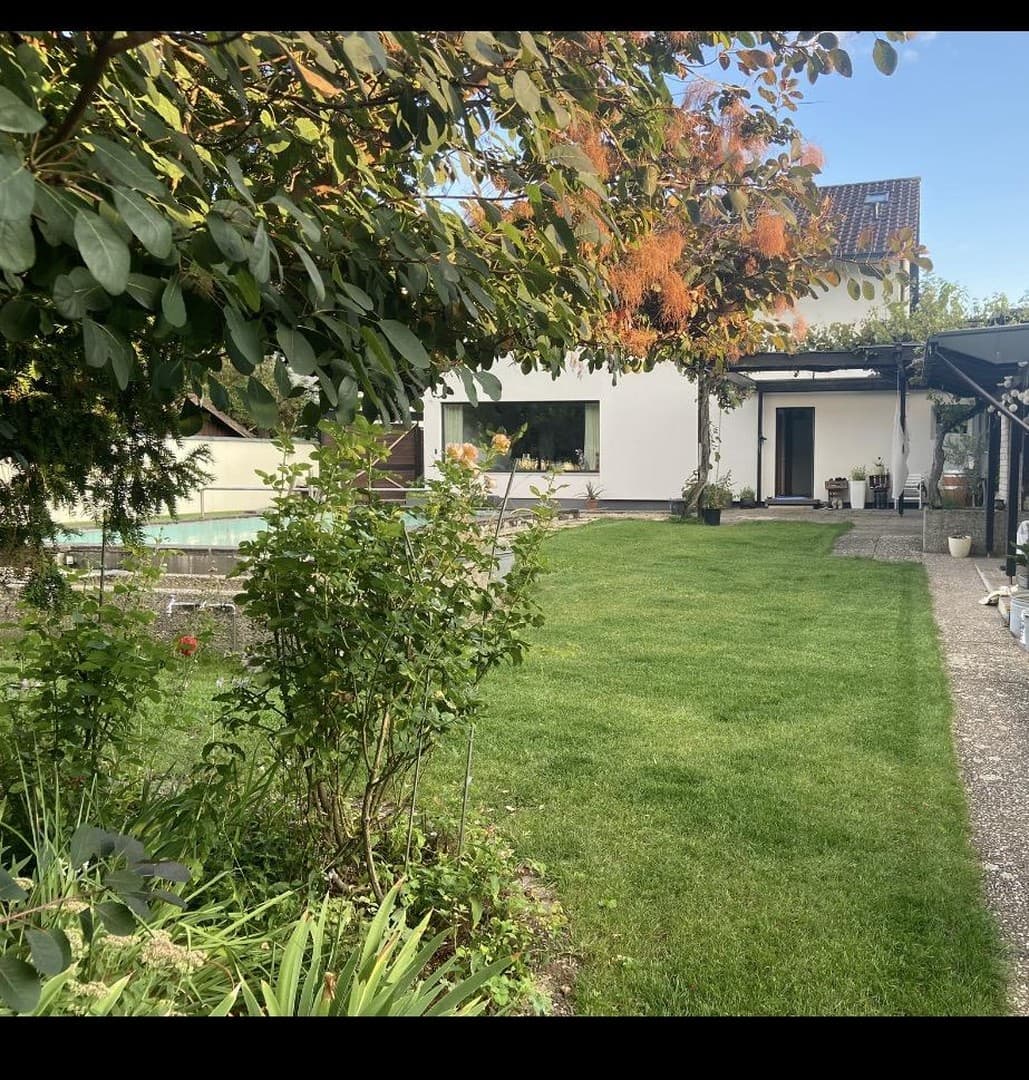 Traumhaftes Zweifamilienhaus mit Garten, Waldblick, Pool, Sauna & Mieteinnahmen