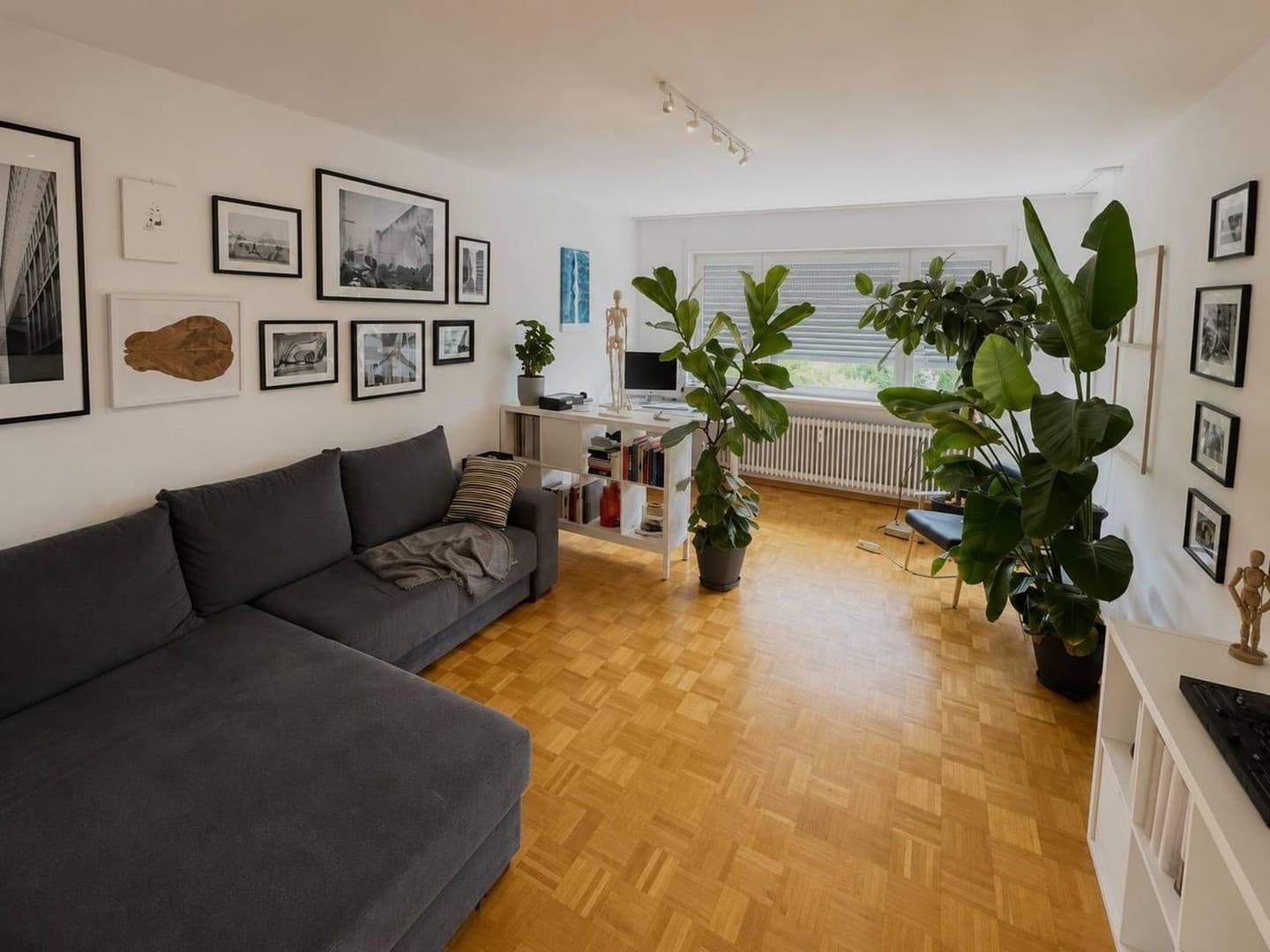 2,5 Zi-Wohnung Hochparterre mit Nord und Süd Balkon in ruhiger Lage, Tiefgarage, geringe Nebenkosten