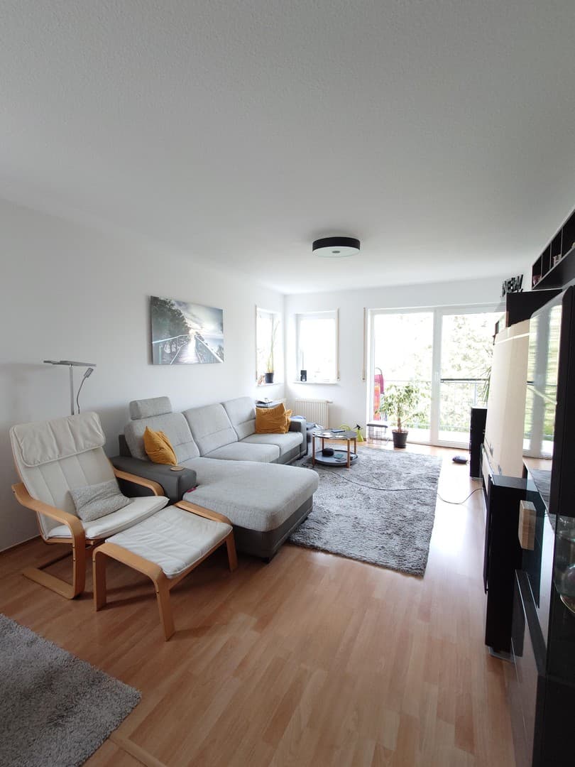 Großzügige & lichtdurchflutete 3-Zimmer-Wohnung mit 2 Balkonen, Einbauküche und & 2 TG-Stellplätze