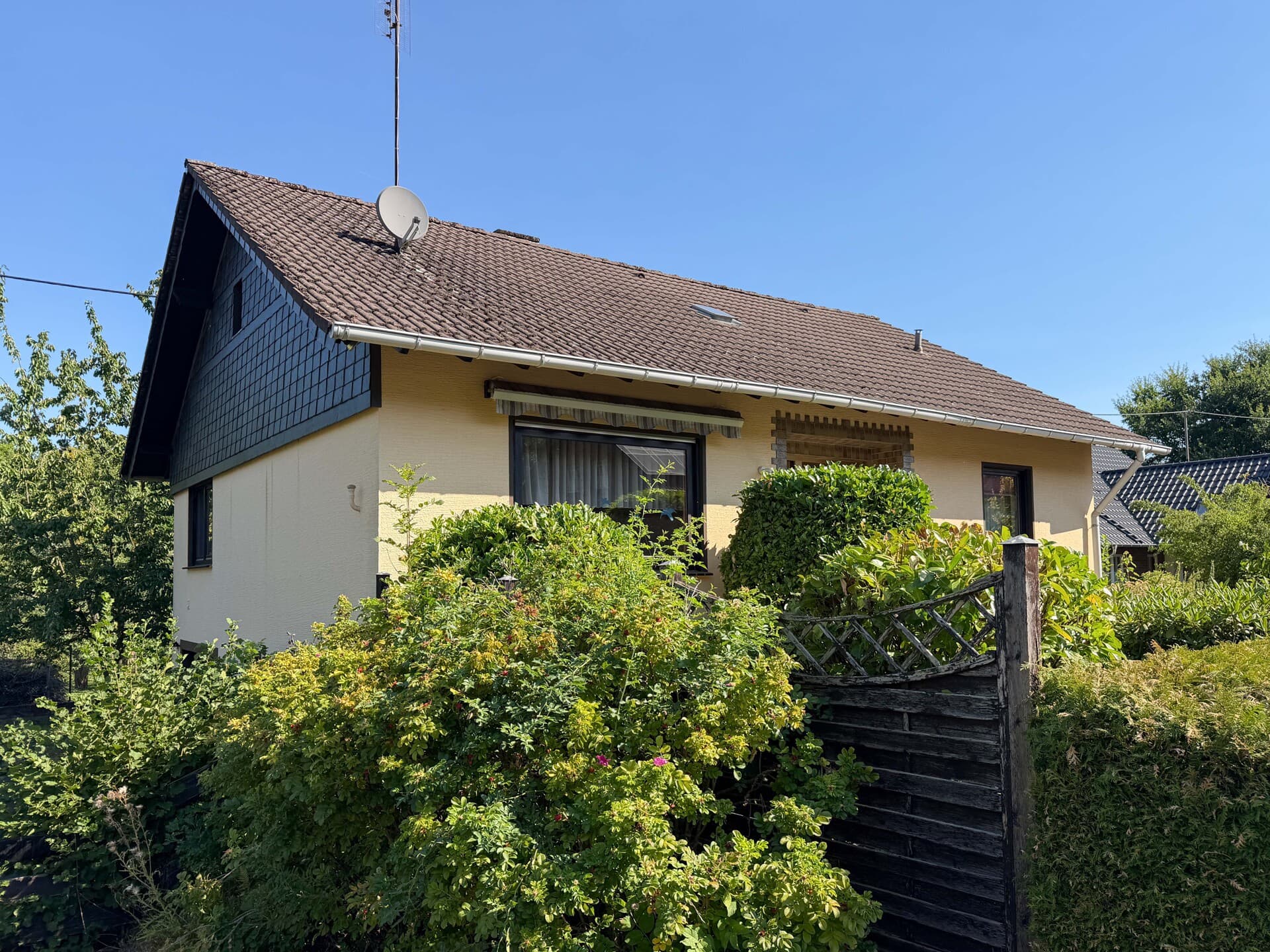 Gemütliches Einfamilienhaus mit Kamin und großem Grundstück in naturnaher Lage!