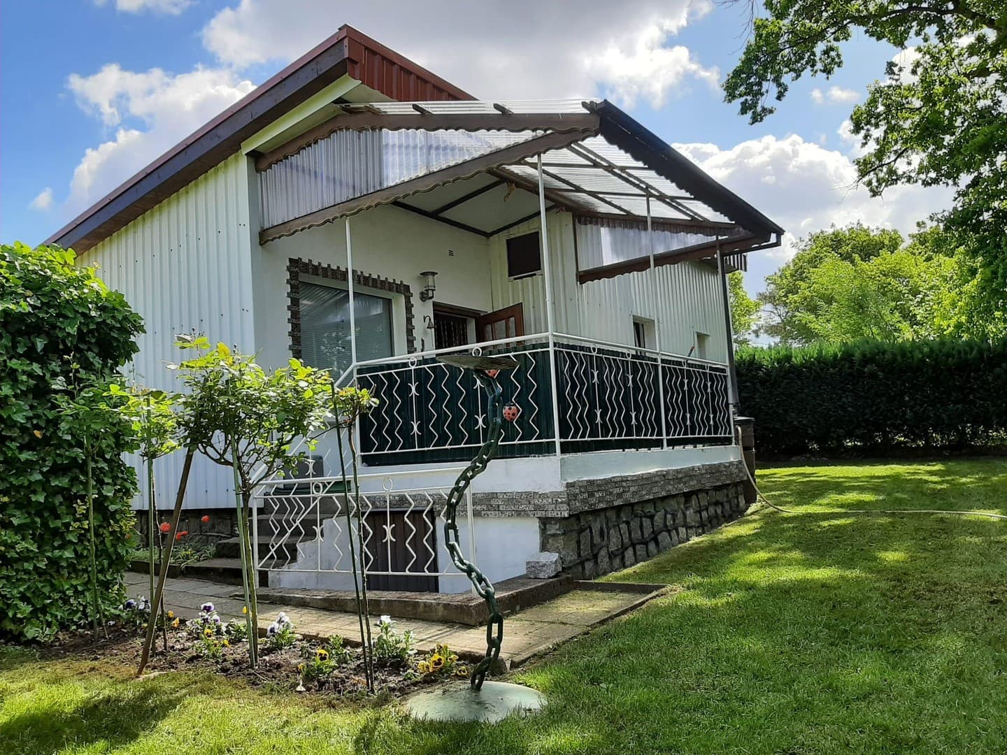Ferienhaus mit Bootsplatz und Motorboot / Trailer