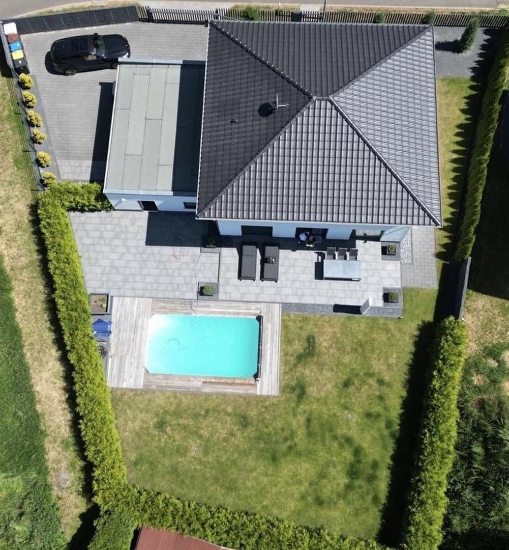 !PRIVATVERKAUF! Sehr gepflegte 6Zi Stadtvilla mit Doppelgarage und beheizt. Pool