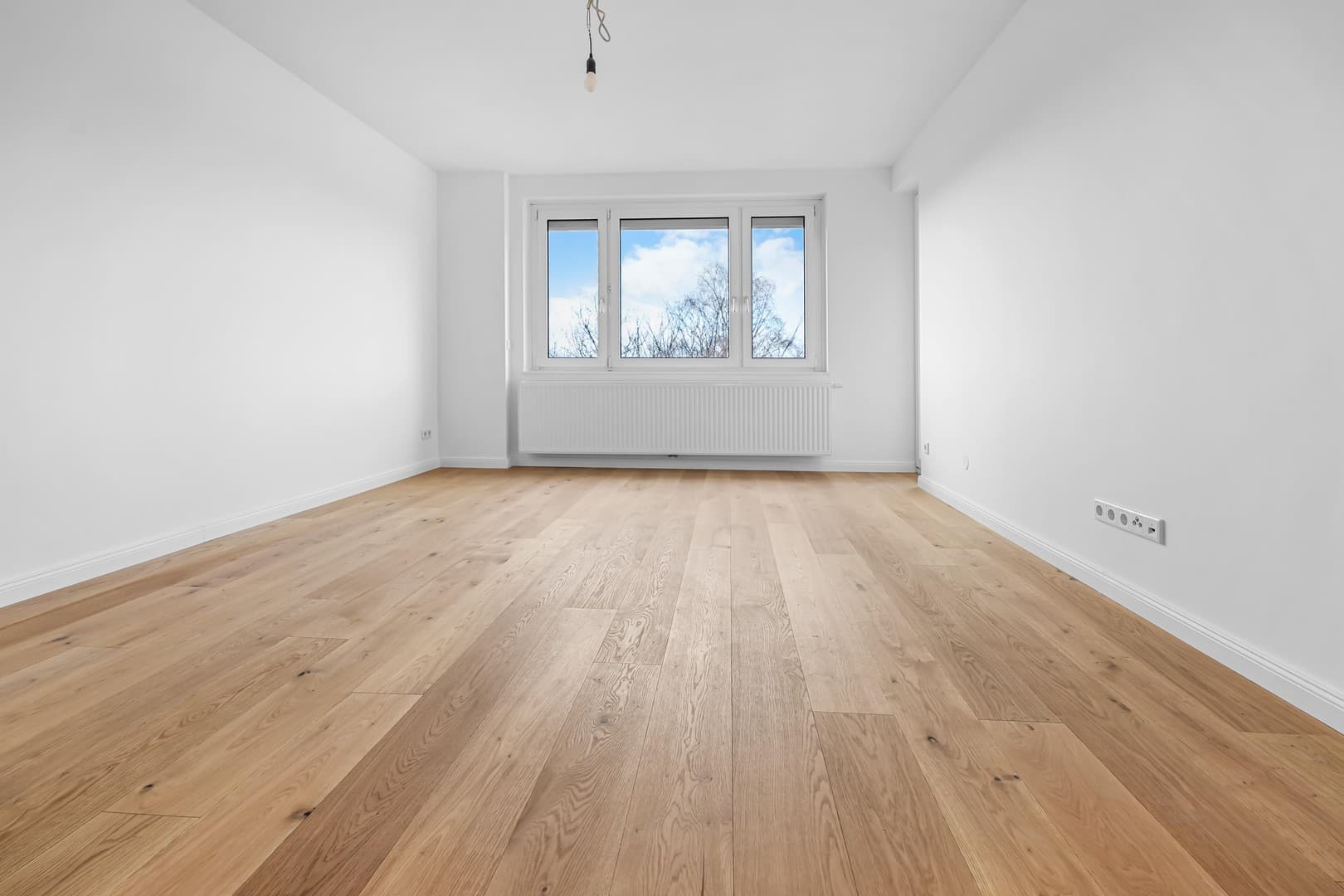 Erstbezug: Frisch sanierte 2-Zimmer-Wohnung mit Loggia