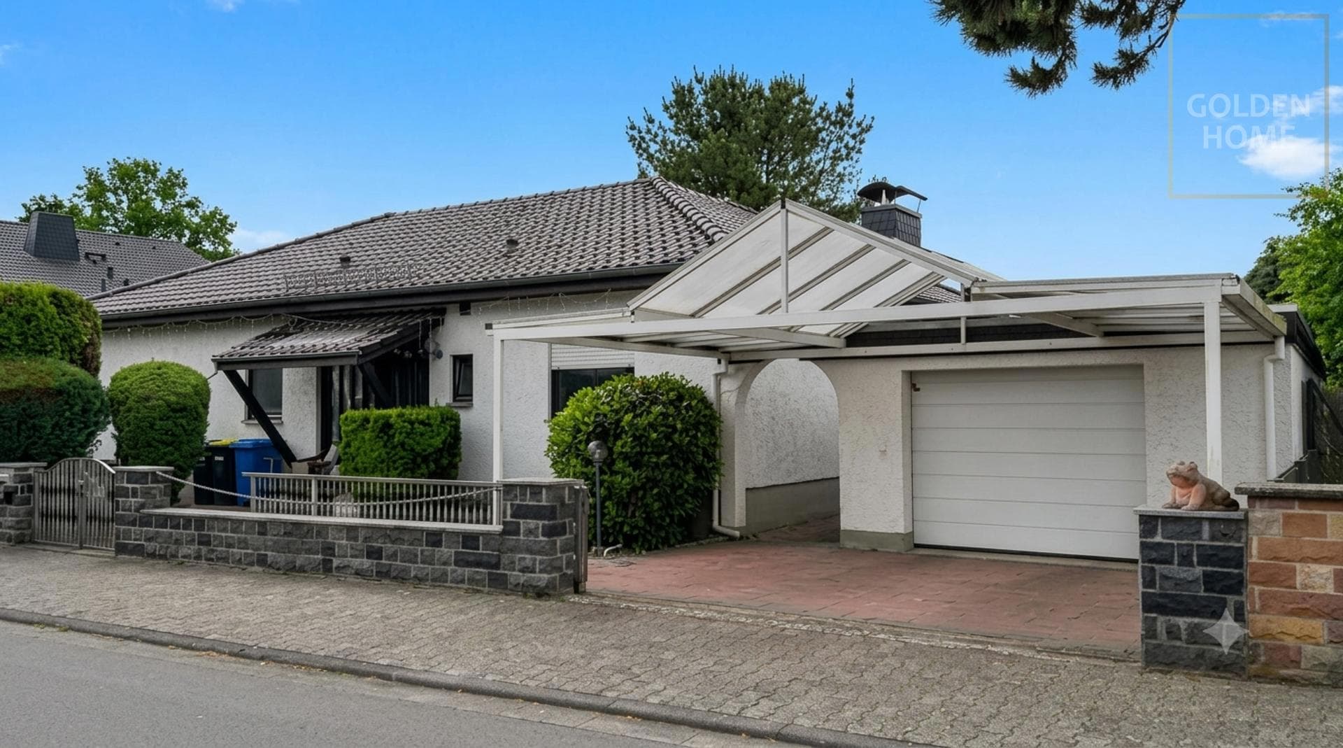 Großzügiger Bungalow mit Pool, Südwestterrasse und freiem Blick ins Grüne