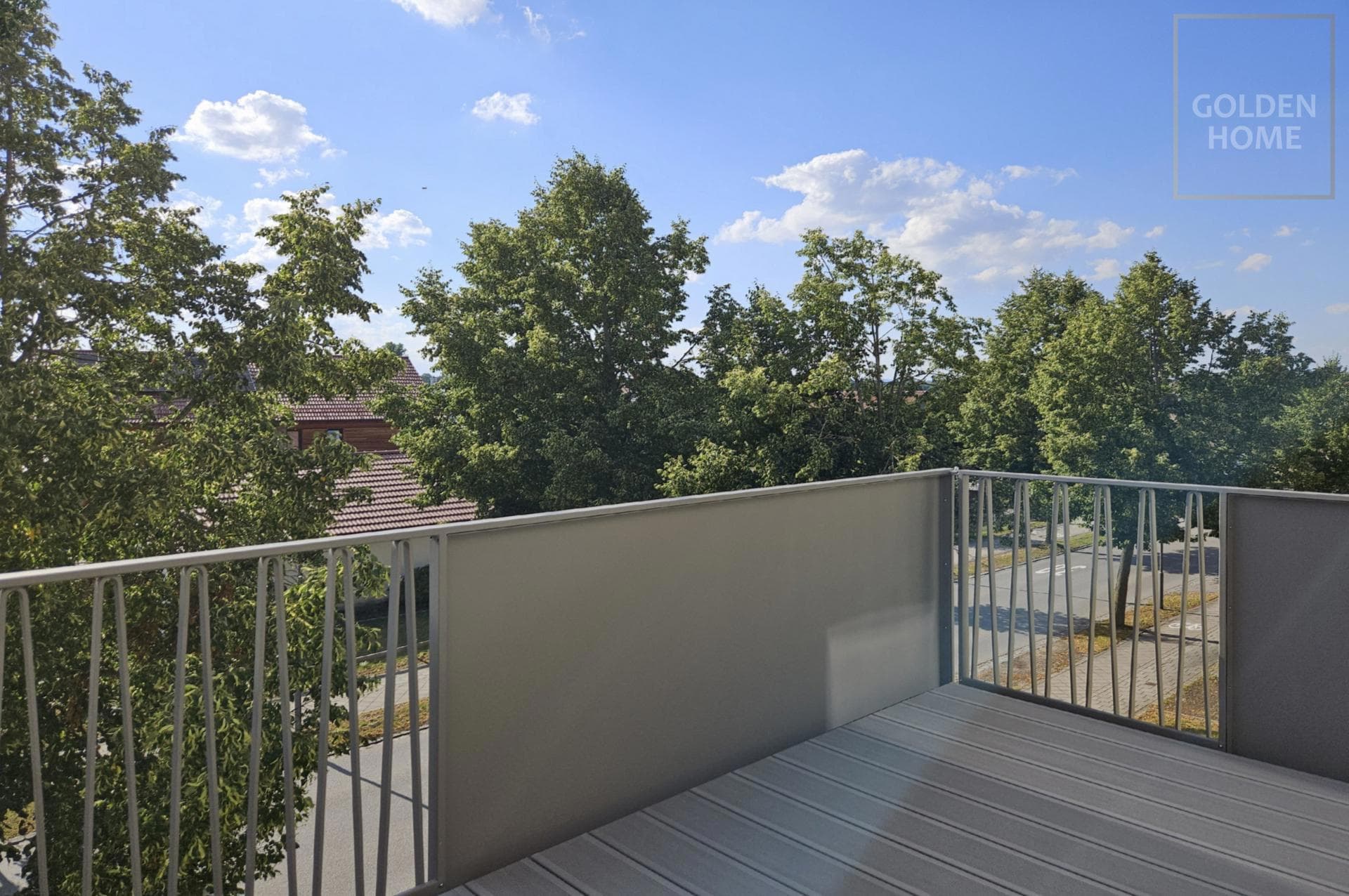 Moderne Dachgeschosswohnung mit Balkon, hochwertiger Ausstattung und PV-Anlage