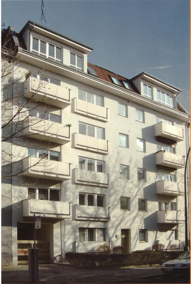 Unvermietete helle 2-Zimmer-Wohnung im 3. OG mit Balkon und PKW-Stellplatz in Steglitz zu verkaufen