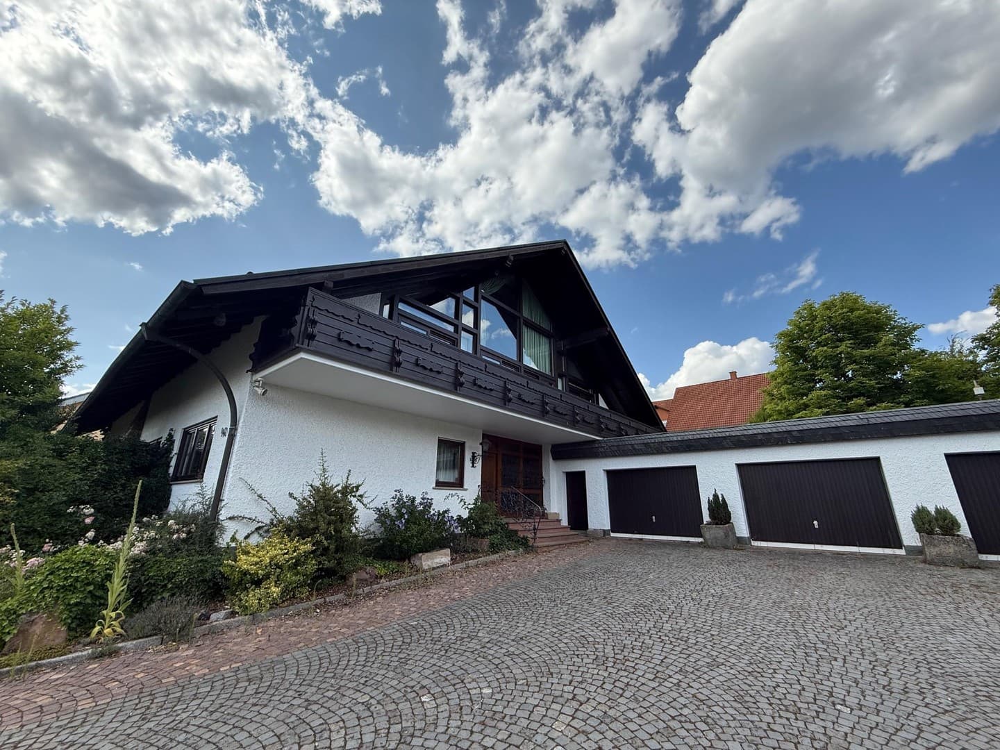 Viel Raum zum Leben: Riesige Landhausvilla in Neuhof/Fulda!