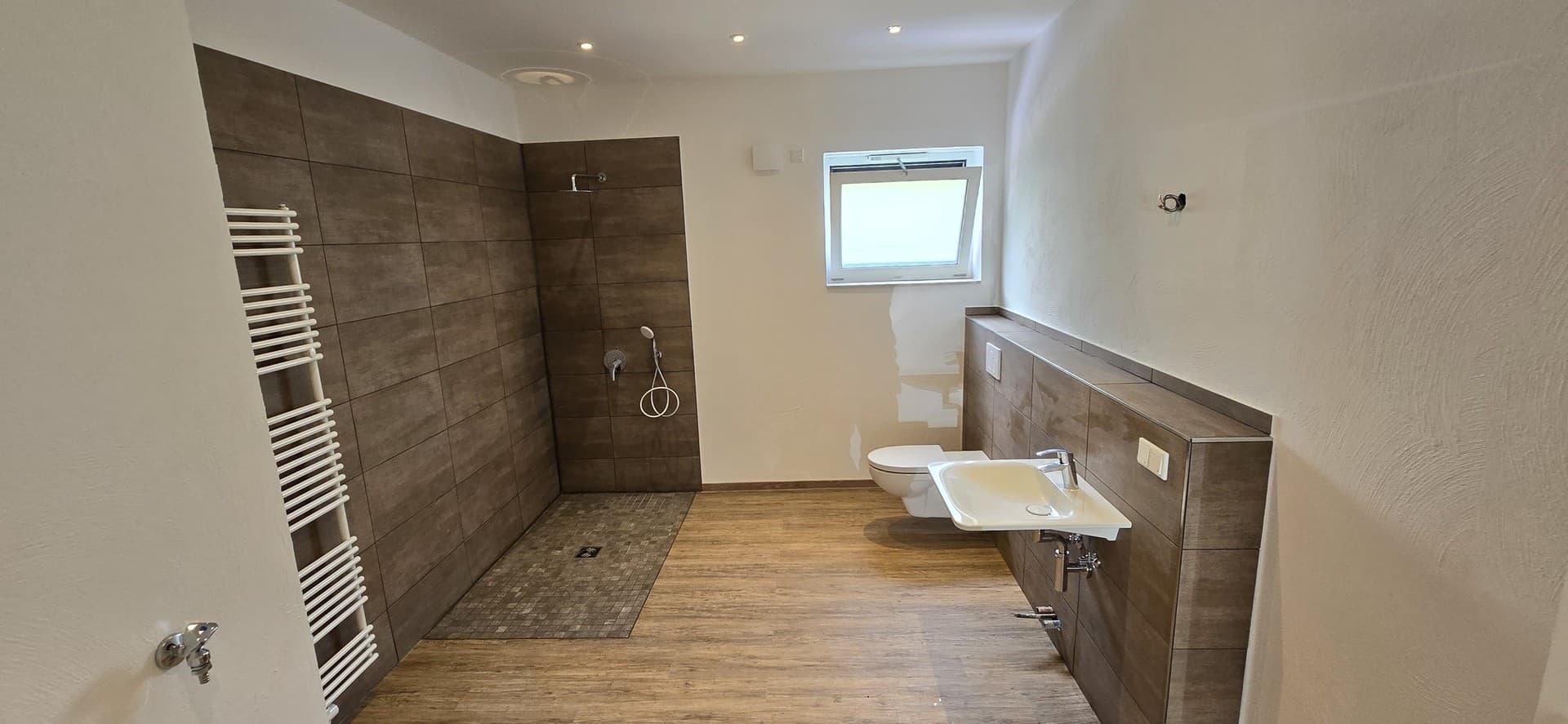 Schöne 2,5 Zimmer Wohnung mit Terrasse & Garten / Rollstuhlgerecht