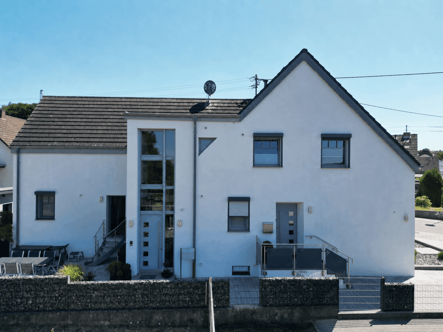 Energie-effizientes Einfamilienhaus mit Einliegerwohnung, großem Garten und Gartenhaus
