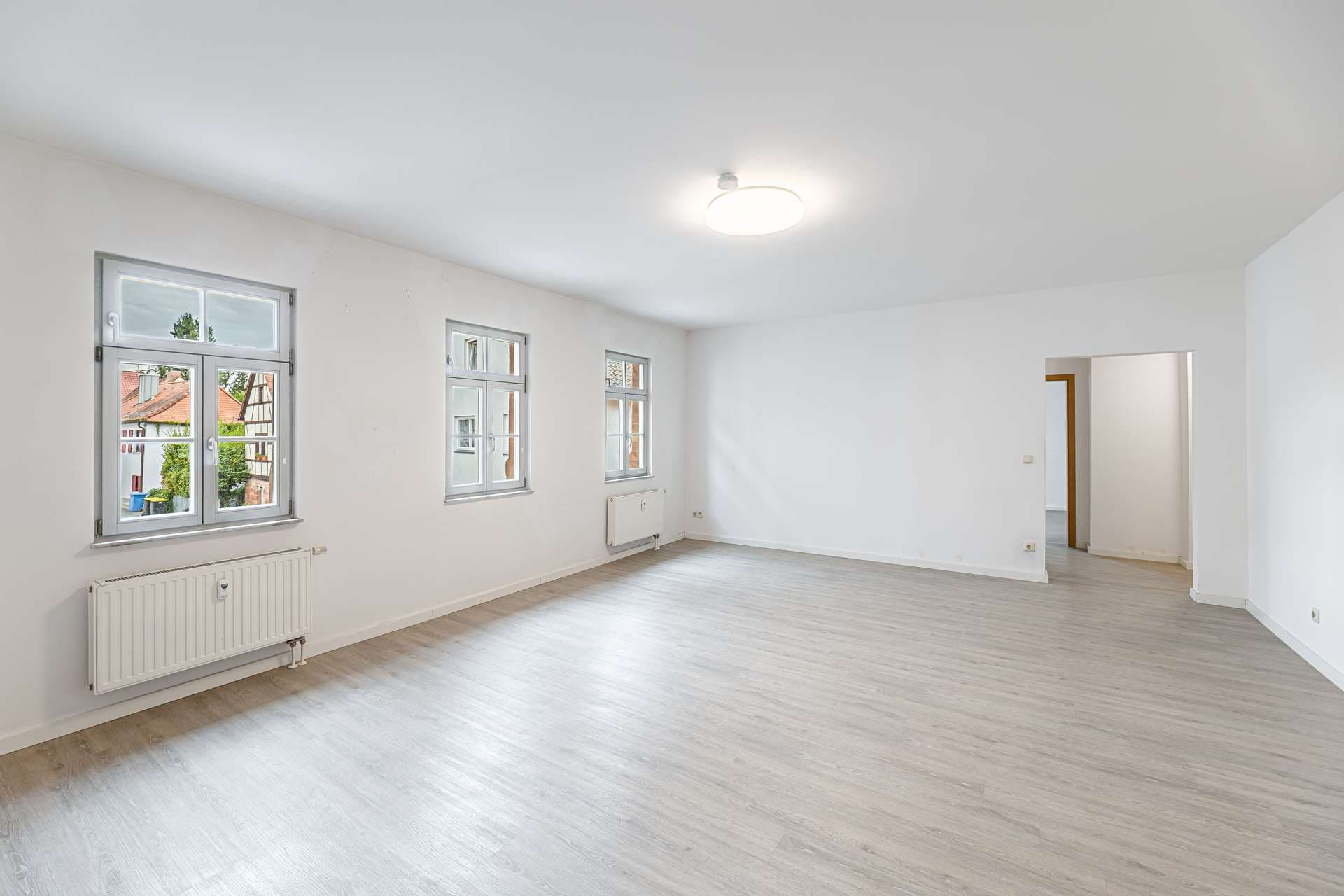 HEGERICH: Historischer Charme, moderner Komfort – stilvolle Wohnung mit Carport