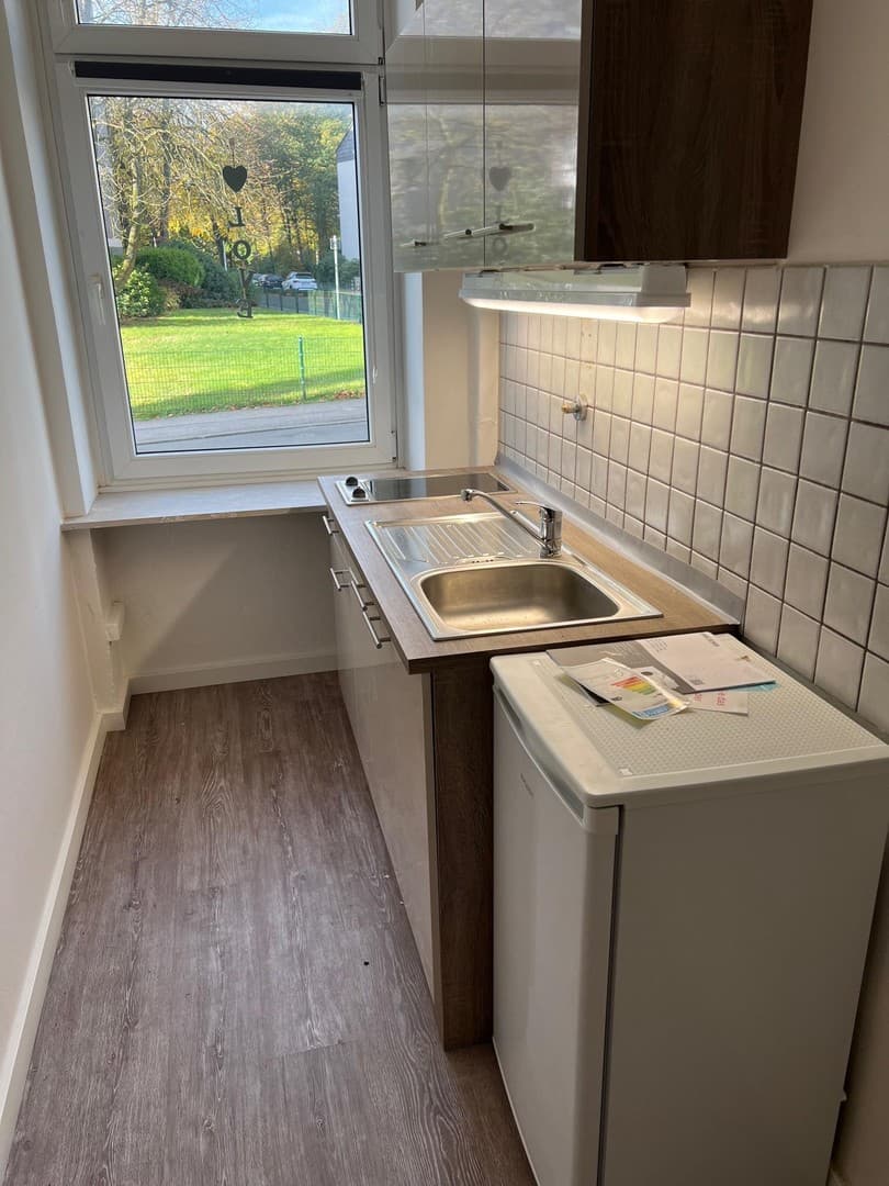 Stadtzentrale,renovierte 2-Zimmer Wohnung, mit neuer Küche, sofort verfügbar