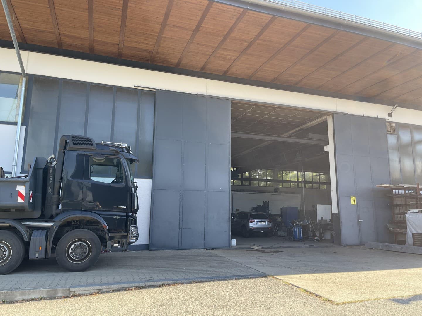 Warmhalle in Vilshofen – 940 m² Lagerfläche mit Büro- und Freiflächen