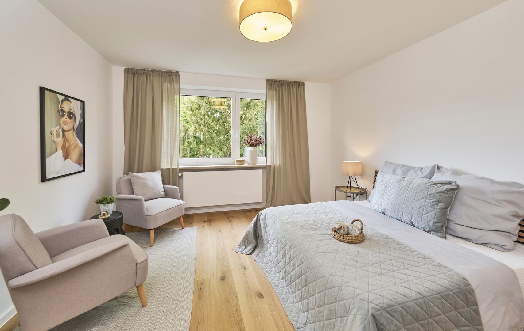 Erstbezug nach Sanierung: Helle 3-Zi.-Wohnung mit grünem Innenhof und sonnigen Balkon in Top-Lage