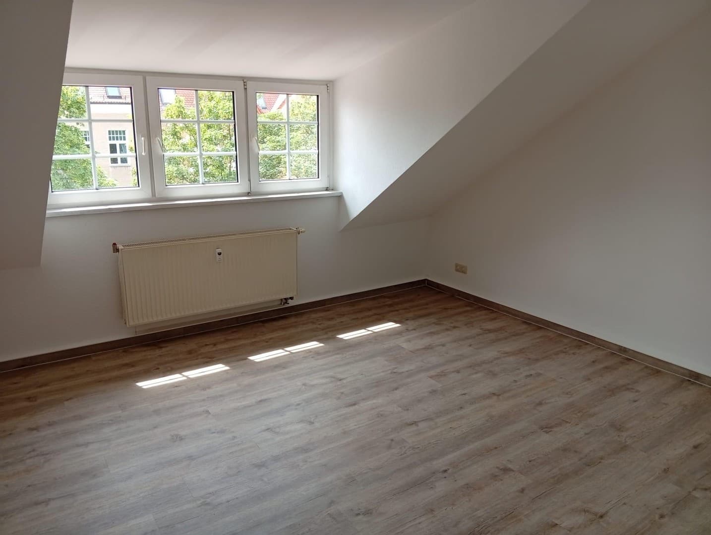 ! Dessau - große 4-Raum Wohnung mit Balkon ! AB SOFORT ! G16