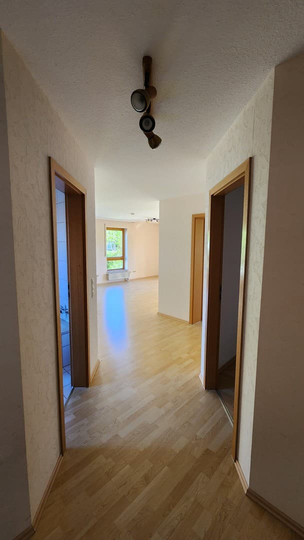 Helle 2,5-Zimmer-Wohnung mit Aufzug, Balkon und TG-Stellplatz in Schwäbisch Hall (Teurershof)