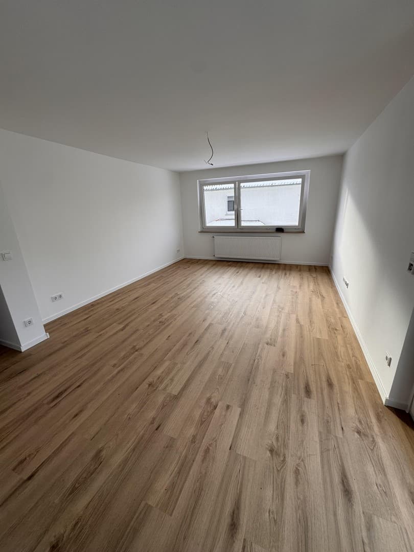 Erstbezug nach Sanierung mit EBK & Balkon - freundliche 2,5-Zimmer-Wohnung in Rinteln