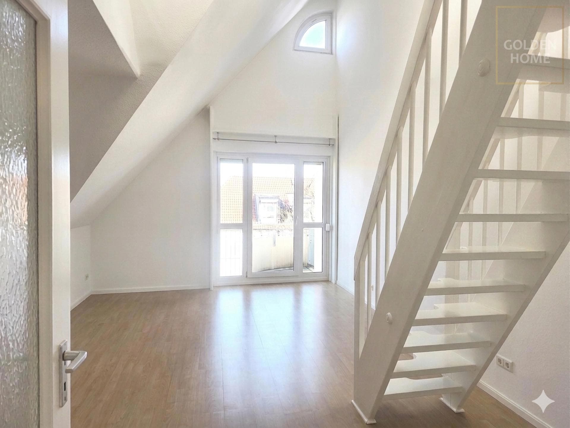 Moderne Galeriewohnung, frei zum Bezug!