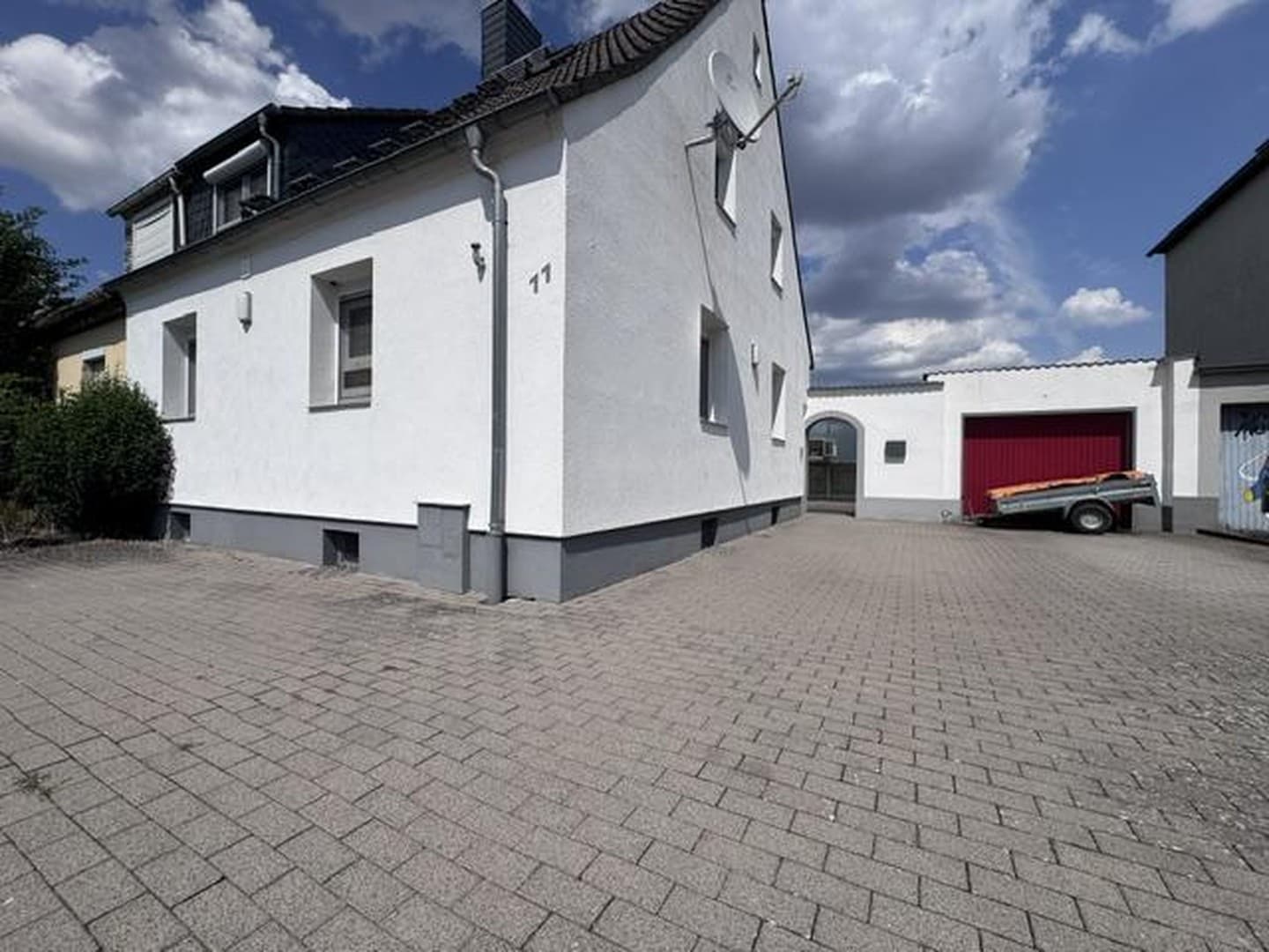 Doppelhaushälfte mit großzügigem Garten, Doppelgarage uvm. in 61197 Florstadt-Stammheim