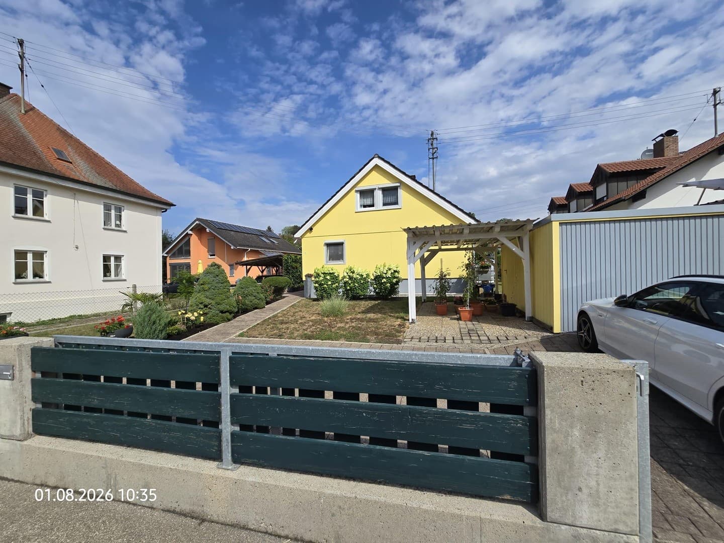Gepflegtes Einfamilienhaus mit heller Dachwohnung