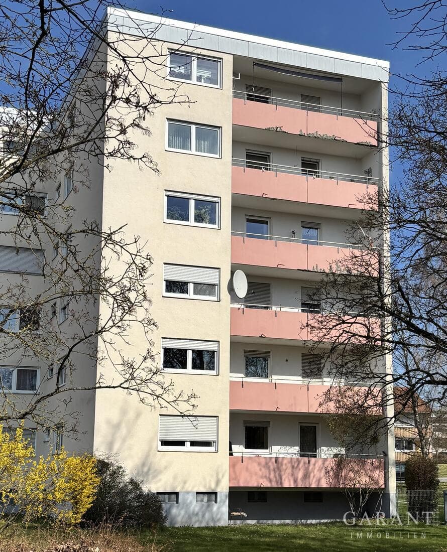 Schöne helle 4 Zimmer-Wohnung mit Balkon in Forchheim, gepflegte Anlage, gute Infrastruktur